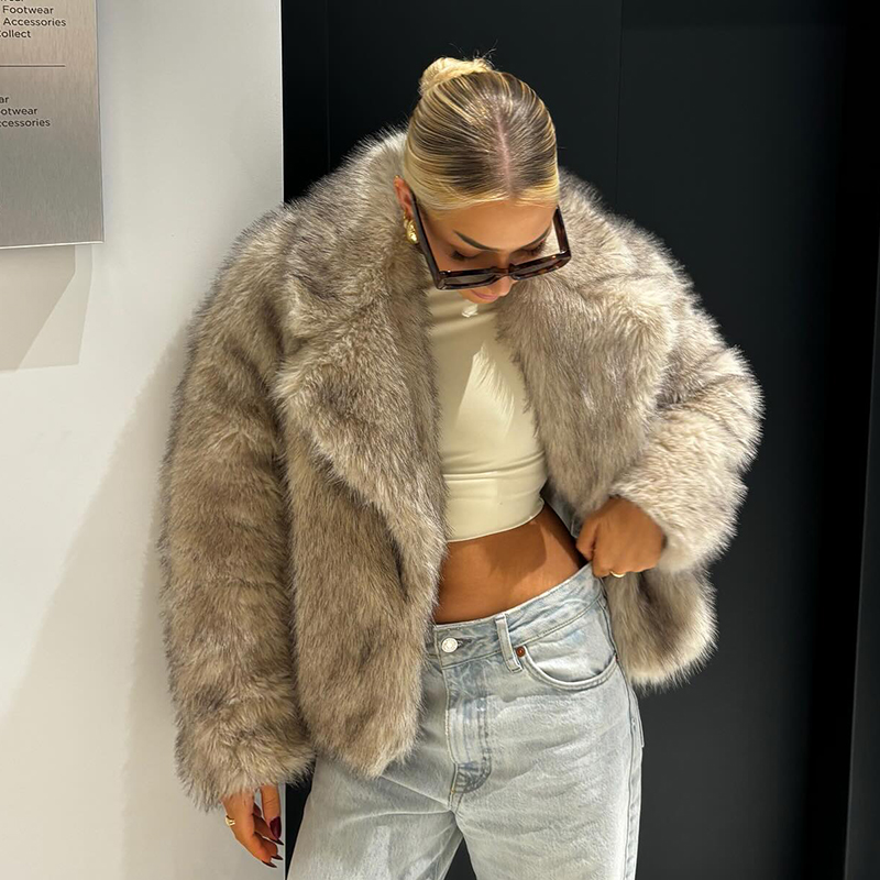 Streetwear Brands 2026 - Chique Street Girls Gradient Faux Fur